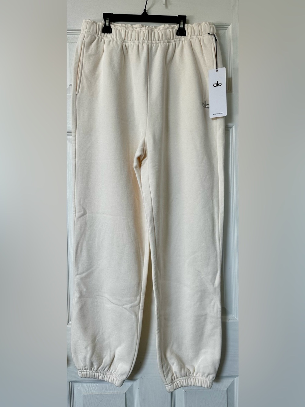 NWT! ALO Yoga Accolade Sweatpant in Ivory - Picture 5 of 9